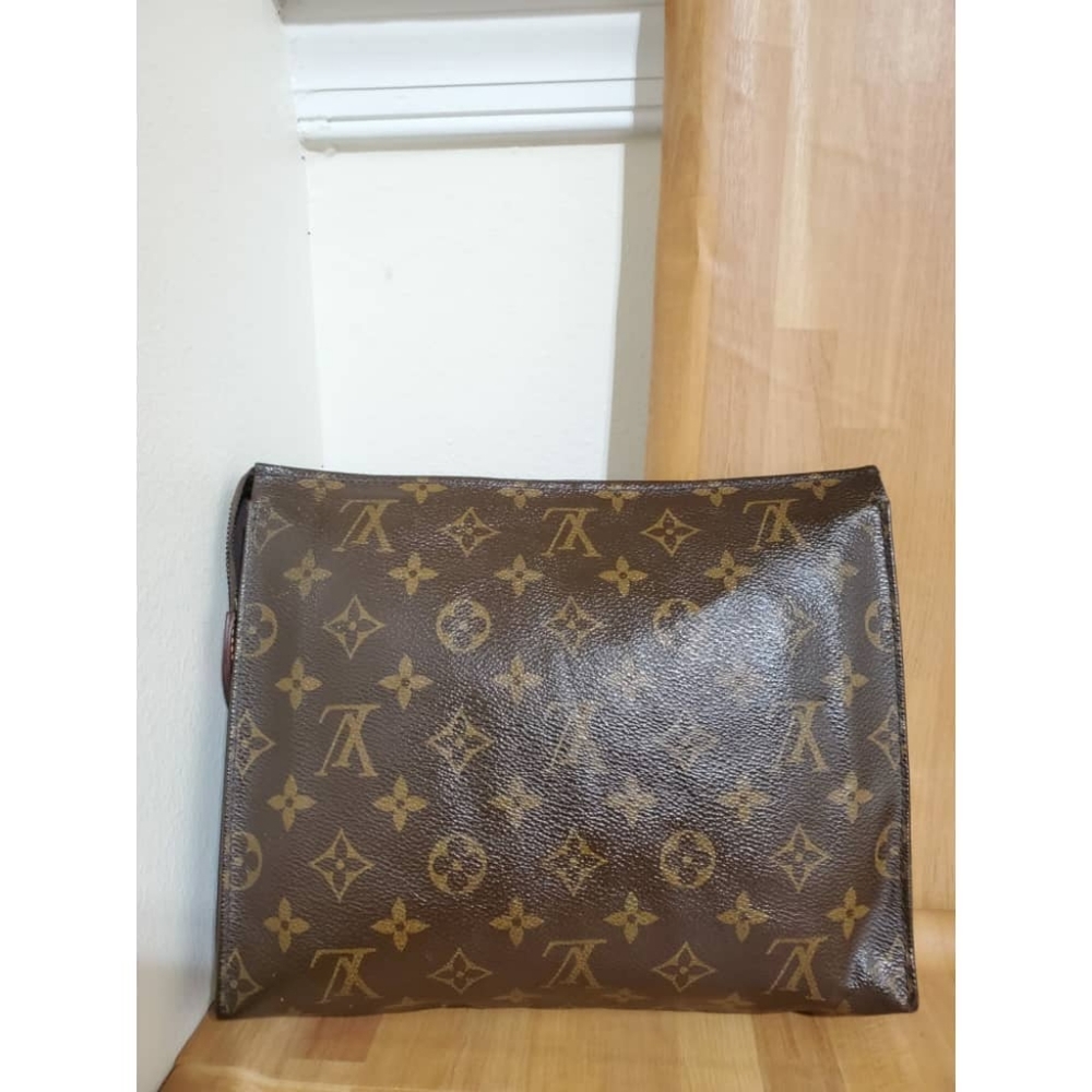 Authentic Louis Vuitton Monogram Toiletry Pouch 26 - Picture 3 of 9